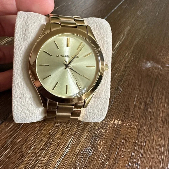 Michael Kors Slim runway watch - Picture 7 of 12